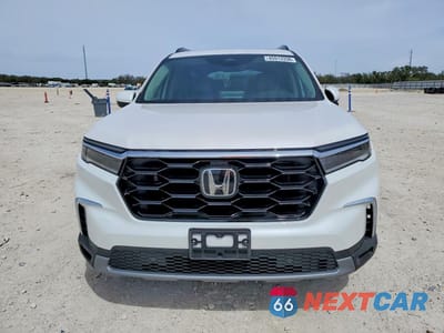 Piąte zdjęcie samochodu w środku: 2025 HONDA PILOT TOURING VIN:5FNYG2H75SB032670 - miniatura