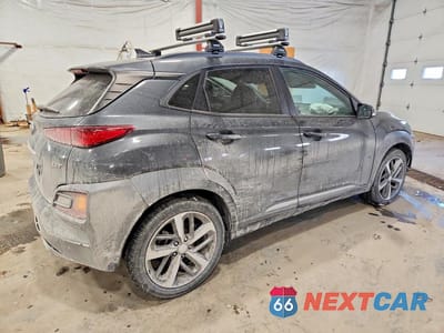 Trzecie zdjęcie samochodu z tyłu: 2020 HYUNDAI KONA LIMITED VIN:KM8K33A57LU409620 - miniatura