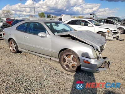 Czwarte zdjęcie samochodu z boku: 2000 MERCEDES-BENZ CLK 430 VIN:WDBLJ70G4YF129690 - miniatura