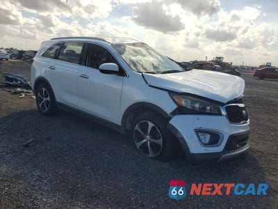 Czwarte zdjęcie samochodu z boku: 2016 KIA SORENTO EX V6 VIN:5XYPH4A53GG158457 - miniatura