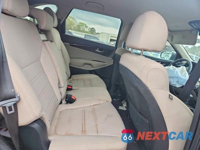 Zdjęcie 11 z 12 samochodu: 2019 KIA SORENTO LX VIN:5XYPG4A30KG558311 - miniatura