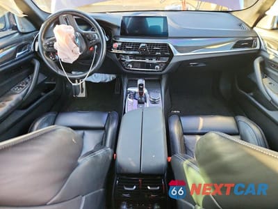 Zdjęcie 8 z 12 samochodu: 2019 BMW M5 VIN:WBSJF0C59KB447789 - miniatura