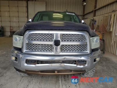 Piąte zdjęcie samochodu w środku: 2014 RAM 2500 LARAMIE VIN:3C6UR5NLXEG202040 - miniatura