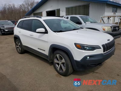 Czwarte zdjęcie samochodu z boku: 2020 JEEP CHEROKEE LATITUDE VIN:1C4PJMCX3LD628885 - miniatura