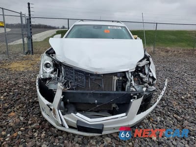 Piąte zdjęcie samochodu w środku: 2015 CADILLAC SRX PERFORMANCE COLLECTION VIN:3GYFNCE3XFS581289 - miniatura