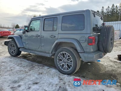 Drugie zdjęcie samochodu z przodu: 2023 JEEP WRANGLER SAHARA 4XE VIN:1C4JJXP69PW683358 - miniatura