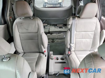 Zdjęcie 10 z 13 samochodu: 2016 TOYOTA SIENNA XLE 8-PASSENGER VIN:5TDYK3DC4GS704678 - miniatura