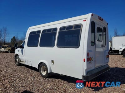Trzecie zdjęcie samochodu z tyłu: 2013 FORD ECONOLINE E350 SUPER DUTY CUTAWAY VAN VIN:1FDWE3FL0DDB26352 - miniatura