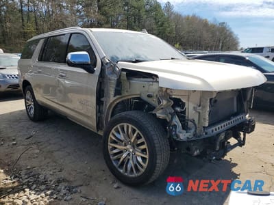 Czwarte zdjęcie samochodu z boku: 2021 CHEVROLET SUBURBAN C1500 PREMIER VIN:1GNSCFKD2MR164541 - miniatura