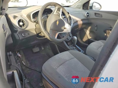 Zdjęcie 8 z 12 samochodu: 2020 CHEV SONIC VIN:1G1JG6SB7L4138920 - miniatura