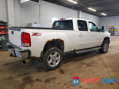 Trzecie zdjęcie samochodu z tyłu: 2011 GMC SIERRA K2500 SLT VIN:1GT121E86BF164954 - miniatura