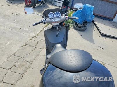 Zdjęcie 6 z 9 samochodu: 2005 PIAGGIO BV 200 VIN:ZAPM289L755002005 - miniatura