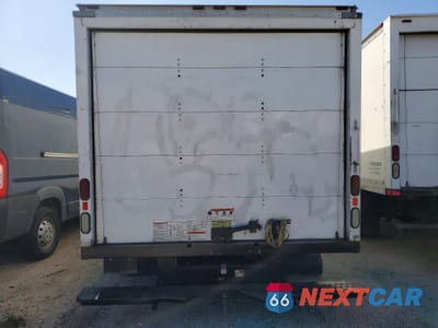 Zdjęcie 6 z 13 samochodu: 2014 FORD E350 BOX TRUCK VIN:1FDWE3FL9EDA61244 - miniatura