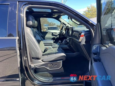 Piąte zdjęcie samochodu w środku: 2022 FORD F150 RAPTOR VIN:1FTFW1RG3NFA85449 - miniatura