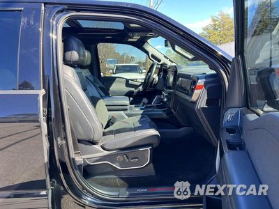 Piąte zdjęcie samochodu w środku: 2022 FORD F150 RAPTOR VIN:1FTFW1RG3NFA85449 - miniatura
