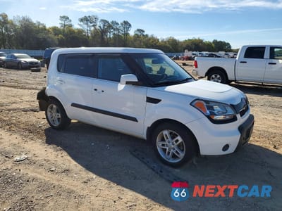 Czwarte zdjęcie samochodu z boku: 2011 KIA SOUL + VIN:KNDJT2A2XB7718706 - miniatura