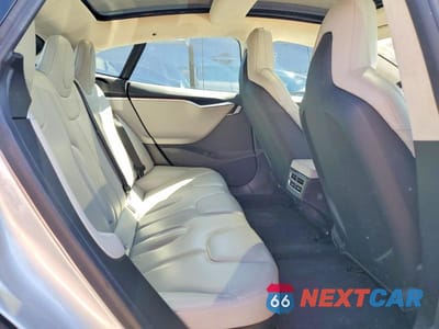 Zdjęcie 10 z 11 samochodu: 2015 TESLA MODEL S VIN:5YJSA1E26FF113287 - miniatura