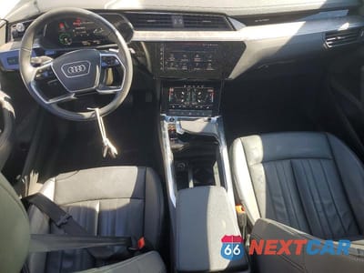 Zdjęcie 8 z 12 samochodu: 2022 AUDI E-TRON PREMIUM VIN:WA1AAAGE2NB043236 - miniatura
