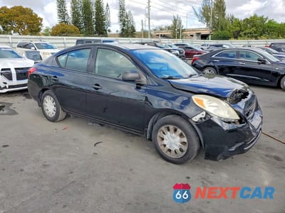 Czwarte zdjęcie samochodu z boku: 2013 NISSAN VERSA 1.6 S VIN:3N1CN7AP0DL890630 - miniatura