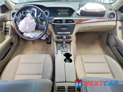 Zdjęcie 8 z 13 samochodu: 2014 MERCEDES-BENZ C 250 VIN:WDDGF4HB9EA966526 - miniatura