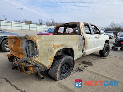 Trzecie zdjęcie samochodu z tyłu: 2019 TOYOTA TUNDRA SR5 VIN:5TFUY5F10KX797707 - miniatura