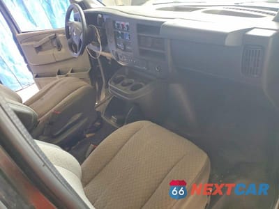 Zdjęcie 8 z 12 samochodu: 2019 CHEVROLET EXPRESS G2500 - CARGO VAN VIN:1GCWGBFPXK1330912 - miniatura