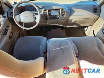 Zdjęcie 8 z 13 samochodu: 2002 FORD EXPEDITION XLT VIN:1FMPU16L62LA96188 - miniatura