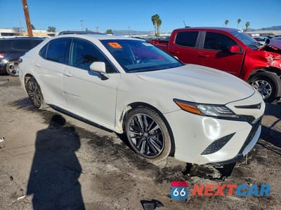 Czwarte zdjęcie samochodu z boku: 2019 TOYOTA CAMRY XSE VIN:4T1B61HK5KU704835 - miniatura