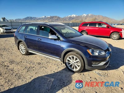 Czwarte zdjęcie samochodu z boku: 2017 VOLKSWAGEN GOLF ALLTRACK S VIN:3VWH17AU1HM536326 - miniatura