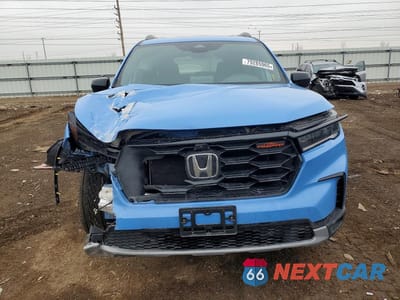 Piąte zdjęcie samochodu w środku: 2025 HONDA PILOT TRAILSPORT VIN:5FNYG1H60SB034229 - miniatura