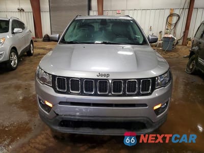 Piąte zdjęcie samochodu w środku: 2019 JEEP COMPASS LATITUDE VIN:3C4NJDBB4KT593215 - miniatura