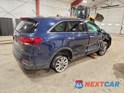 Trzecie zdjęcie samochodu z tyłu: 2019 KIA SORENTO LX VIN:5XYPGDA31KG535149 - miniatura