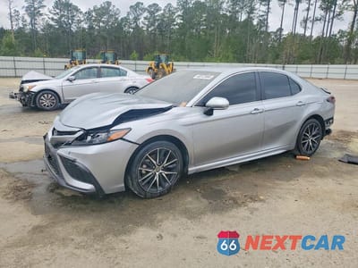 2024 TOYOTA CAMRY SE 4T1G11AK2RU884316 - główne zdjęcie licytacji z USA - miniatura