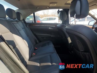 Zdjęcie 10 z 11 samochodu: 2011 MERCEDES-BENZ S 550 VIN:WDDNG7BB4BA369875 - miniatura