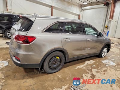 Trzecie zdjęcie samochodu z tyłu: 2019 KIA SORENTO LX VIN:5XYPGDA39KG463374 - miniatura