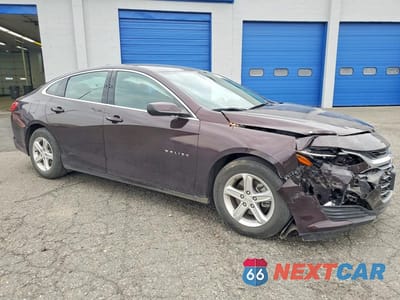 Czwarte zdjęcie samochodu z boku: 2021 CHEVROLET MALIBU LS VIN:1G1ZC5ST5MF054053 - miniatura