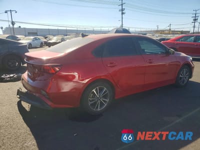 Trzecie zdjęcie samochodu z tyłu: 2023 KIA FORTE LXS VIN:3KPF24AD7PE543697 - miniatura