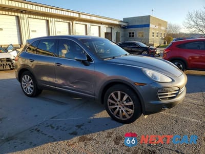 Czwarte zdjęcie samochodu z boku: 2014 PORS 2014 PORSCHE CAYENNE V6 PLATINUM VIN:WP1AA2A29ELA90749 - miniatura