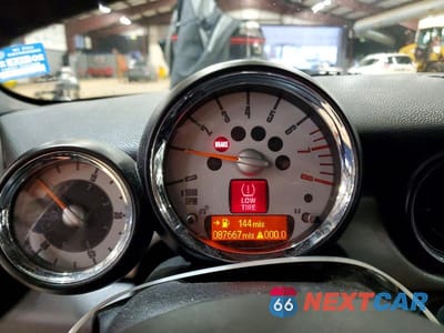 Zdjęcie 9 z 12 samochodu: 2009 MINI COOPER S VIN:WMWMS33559TY50011 - miniatura