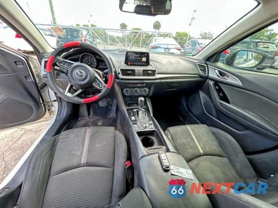 Zdjęcie 9 z 15 samochodu: 2018 MAZDA 3 SPORT VIN:3MZBN1U76JM174755 - miniatura