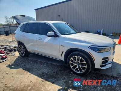 Czwarte zdjęcie samochodu z boku: 2023 BMW X5 XDRIVE45E VIN:5UXTA6C00P9N87703 - miniatura