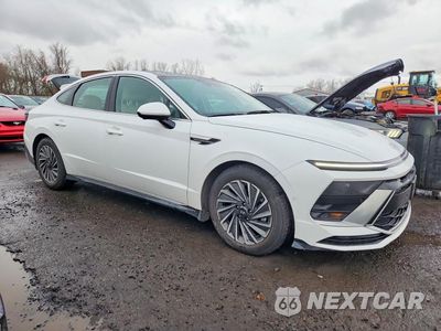 Czwarte zdjęcie samochodu z boku: 2025 HYUNDAI SONATA HYBRID LIMITED VIN:KMHL54JJ6SA122125 - miniatura