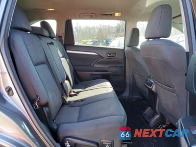 Zdjęcie 11 z 12 samochodu: 2017 TOYOTA HIGHLANDER LE VIN:5TDBZRFH3HS427097 - miniatura