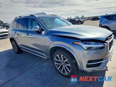 Czwarte zdjęcie samochodu z boku: 2018 VOLVO XC90 T6 VIN:YV4A22PKXJ1375002 - miniatura