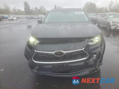 Piąte zdjęcie samochodu w środku: 2023 TOYOTA HIGHLANDER XLE VIN:5TDKDRBH3PS508720 - miniatura