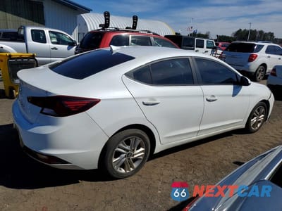 Trzecie zdjęcie samochodu z tyłu: 2019 HYUNDAI ELANTRA SEL VIN:5NPD84LF7KH474907 - miniatura