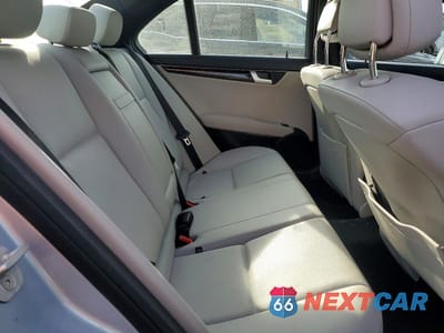 Zdjęcie 10 z 12 samochodu: 2014 MERCEDES-BENZ C 250 VIN:WDDGF4HB3ER310856 - miniatura