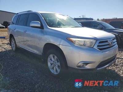 Czwarte zdjęcie samochodu z boku: 2012 TOYOTA HIGHLANDER BASE VIN:5TDZK3EH7CS065317 - miniatura