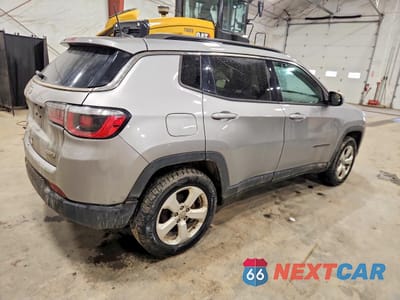 Trzecie zdjęcie samochodu z tyłu: 2019 JEEP COMPASS LATITUDE VIN:3C4NJDBB5KT629588 - miniatura