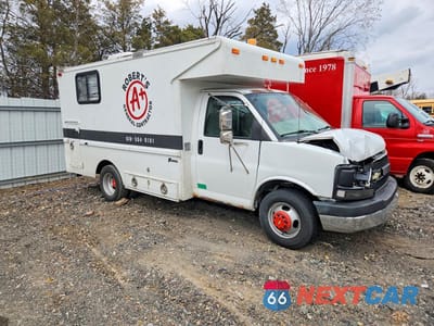 Czwarte zdjęcie samochodu z boku: 2005 CHEVROLET EXPRESS UTILITY / SERVICE TRUCK VIN:1GBJG31U751143665 - miniatura